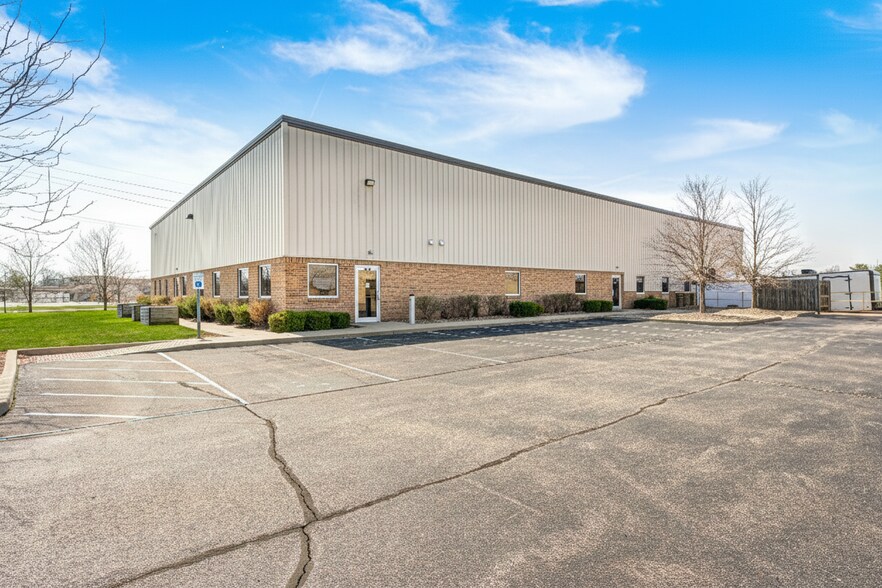 1400 Commerce Pky, Franklin, IN à louer - Photo principale – Image 1 sur 18