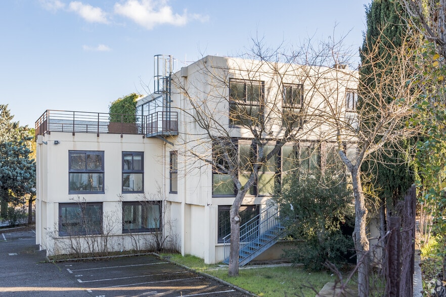 980 Rue Andre Ampere, Aix-en-Provence à louer - Photo de l’immeuble – Image 3 sur 3