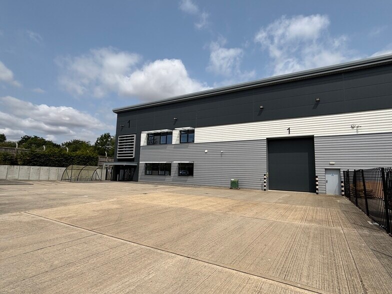 43 Western Rd, Bracknell à louer - Photo de l’immeuble – Image 1 sur 2