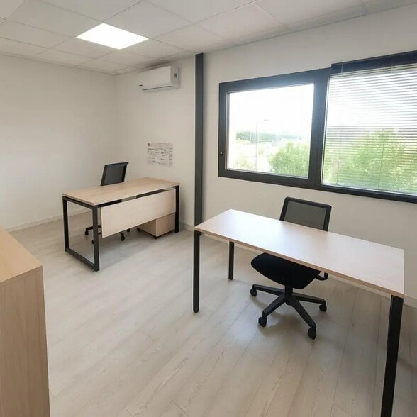 Local d'activités dans Vaulx-Milieu à vendre - Photo de l’immeuble – Image 3 sur 7