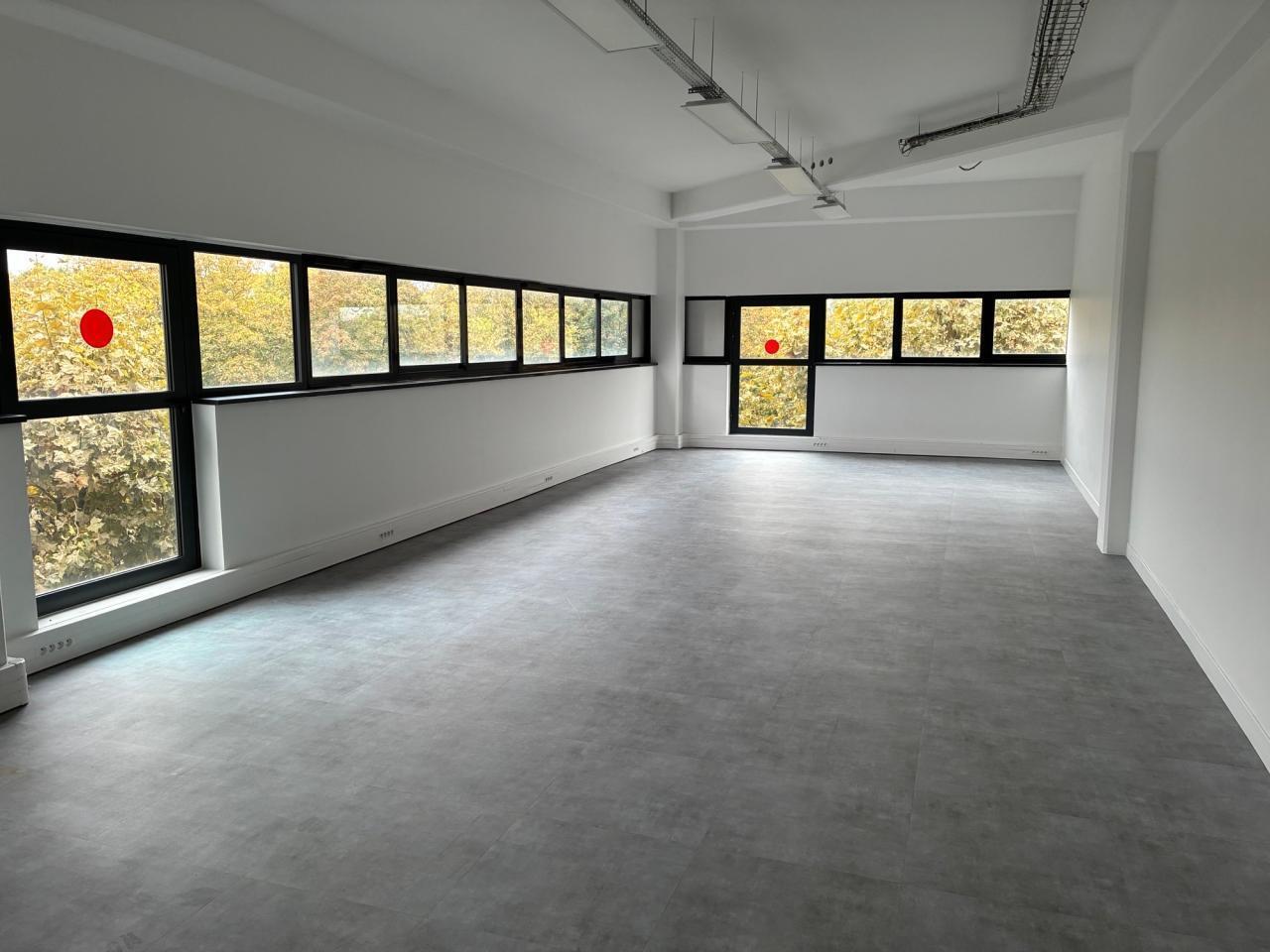 Bureau dans Saint-Denis à louer Photo de l’immeuble– Image 1 sur 9