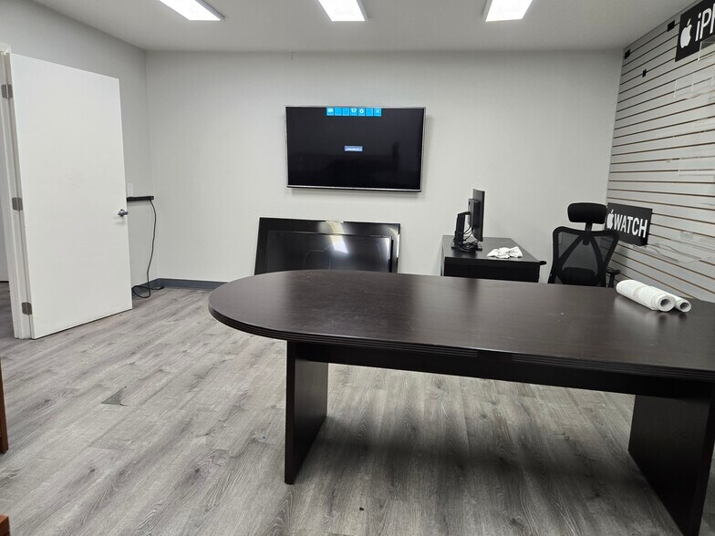 16141 Leadwell St, Van Nuys, CA à louer - Photo intérieure – Image 3 sur 13