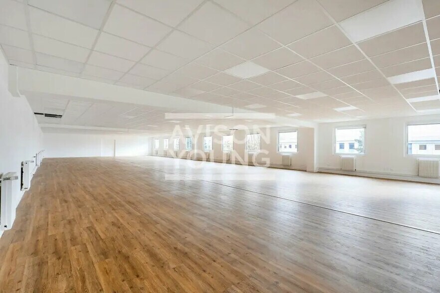 Local d’activités dans Gennevilliers à louer - Photo de l’immeuble – Image 3 sur 5