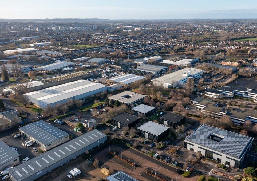 2 Kembrey Park, Swindon à louer - Photo de l’immeuble – Image 3 sur 5