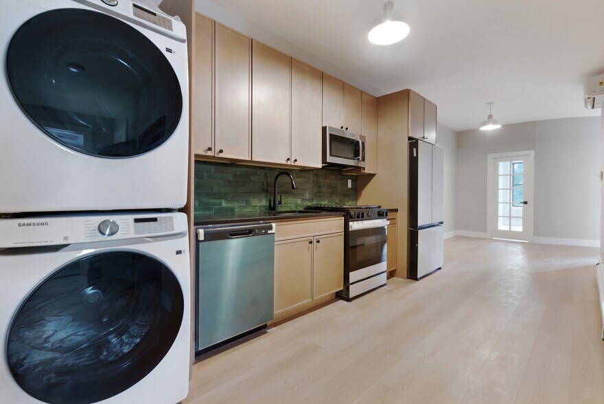 124 Grove St, Brooklyn, NY à vendre - Photo de l’immeuble – Image 3 sur 15