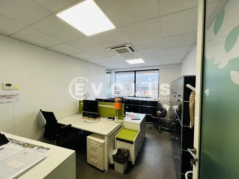 8 Avenue Des Minimes, Vincennes à louer - Photo de l’immeuble – Image 3 sur 7