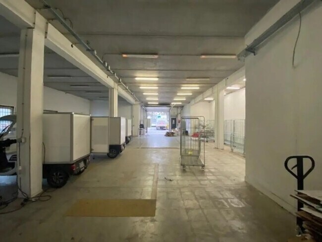 Plus de détails pour Bureau, Local d'activités à louer