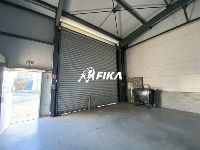 Local d’activités dans Saint-Alban à louer - Photo de l’immeuble – Image 3 sur 7