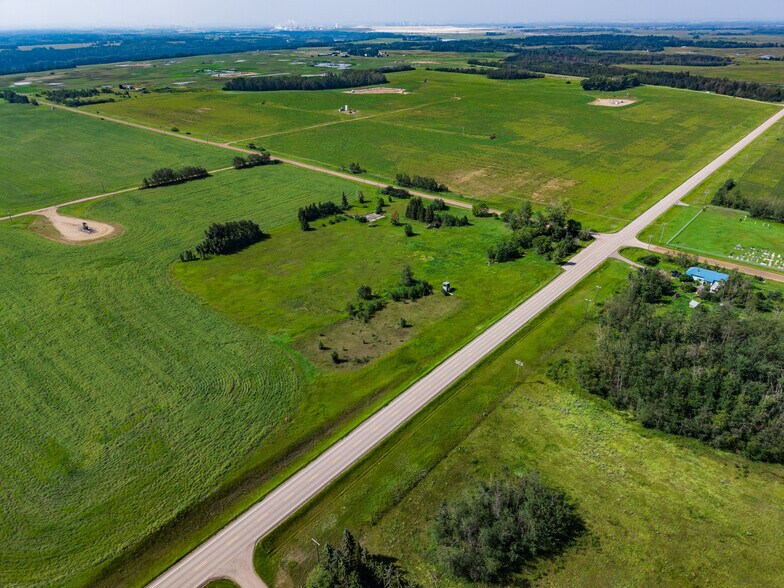 56529 Range Rd 212, Rural Sturgeon County, AB à vendre - Photo de l’immeuble – Image 3 sur 10