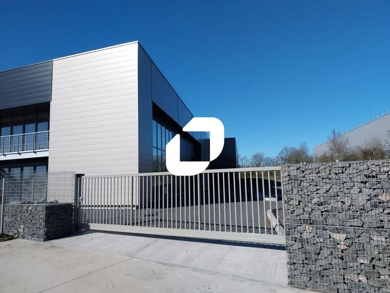 Local d’activités dans Couëron à louer - Photo de l’immeuble – Image 2 sur 12