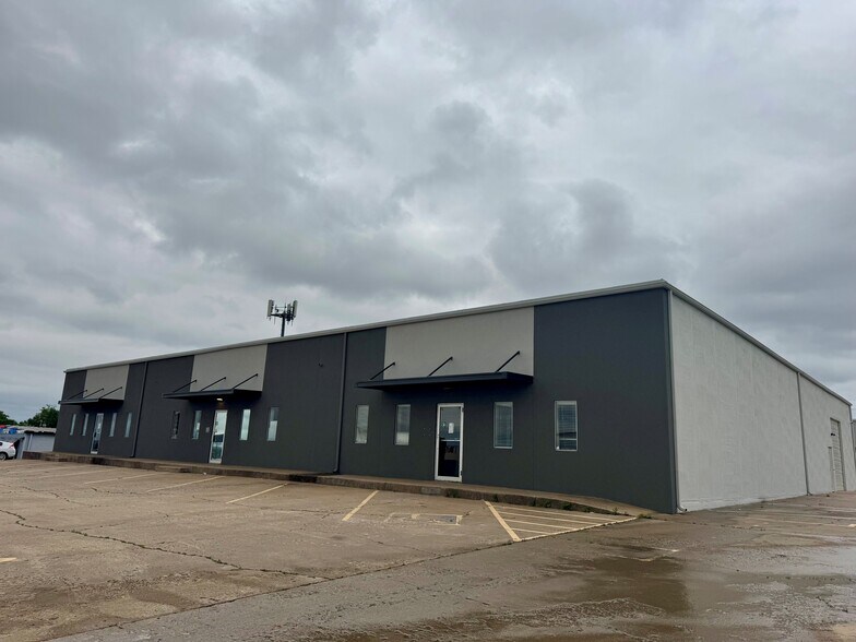 7632-7636 E 46th Pl, Tulsa, OK à louer - Photo de l’immeuble – Image 2 sur 10