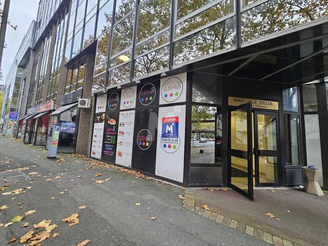Local commercial dans Évry-Courcouronnes à louer Photo de l’immeuble– Image 1 sur 9