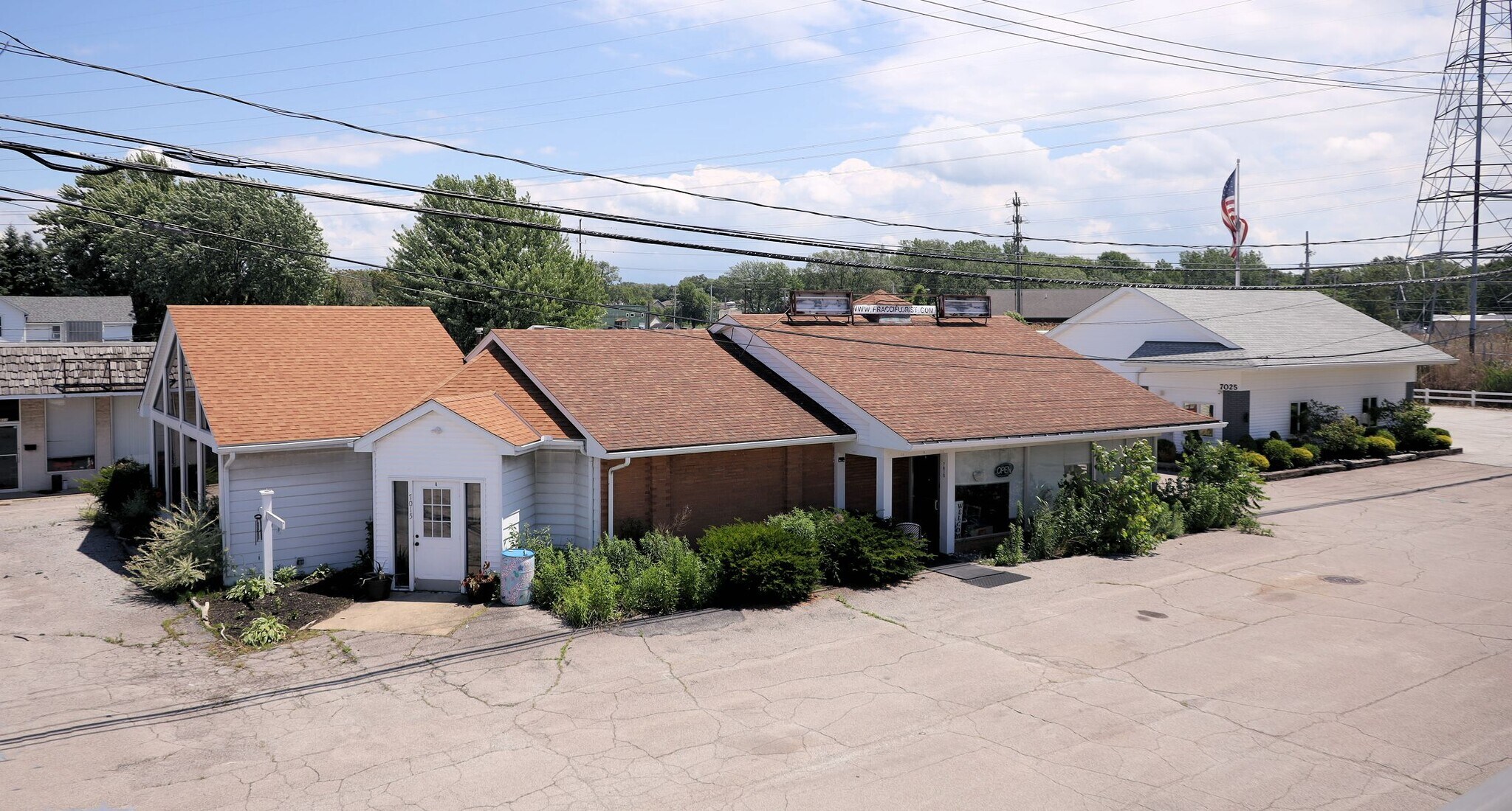 7015 Center St, Mentor, OH à louer Photo de l’immeuble– Image 1 sur 7