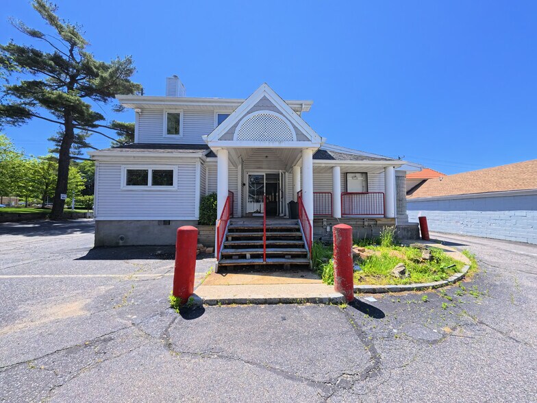 125 E Jericho Tpke, Huntington Station, NY à louer - Photo de l’immeuble – Image 2 sur 18