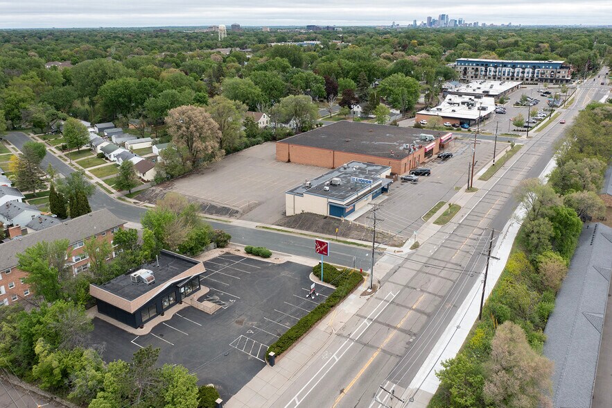 8300 Minnetonka Blvd, Saint Louis Park, MN à louer - Photo de l’immeuble – Image 3 sur 7
