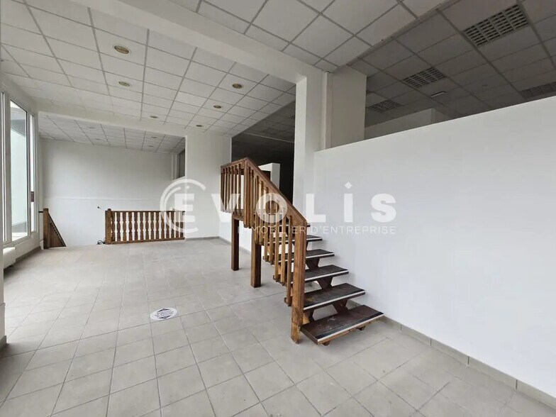 Bureau dans Palaiseau à louer - Photo de l’immeuble – Image 1 sur 8