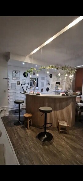 Local commercial dans Paris à louer - Photo de l’immeuble – Image 1 sur 4