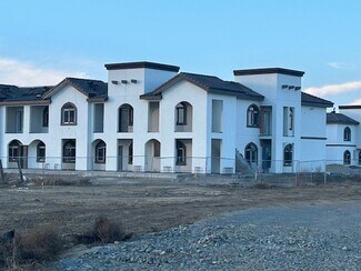 Plus de détails pour 480 Dover Pky, Delano, CA - Logement à vendre