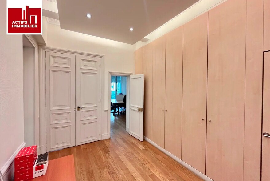 Bureau dans Paris à louer - Photo de l’immeuble – Image 2 sur 7