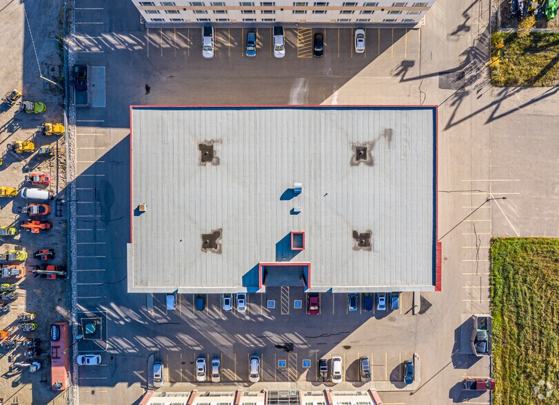 9470 51st Ave, Edmonton, AB à louer - Photo de l’immeuble – Image 3 sur 3