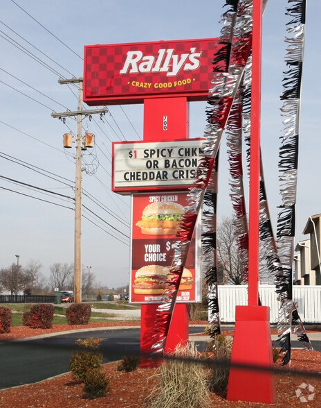 700 Georgesville Rd, Columbus, OH à louer - Photo de l’immeuble – Image 2 sur 4