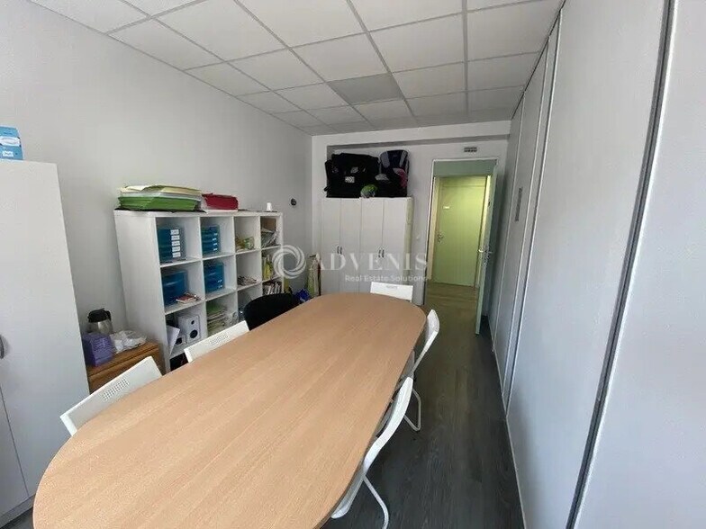 Bureau dans Montigny-le-Bretonneux à louer - Photo de l’immeuble – Image 2 sur 7