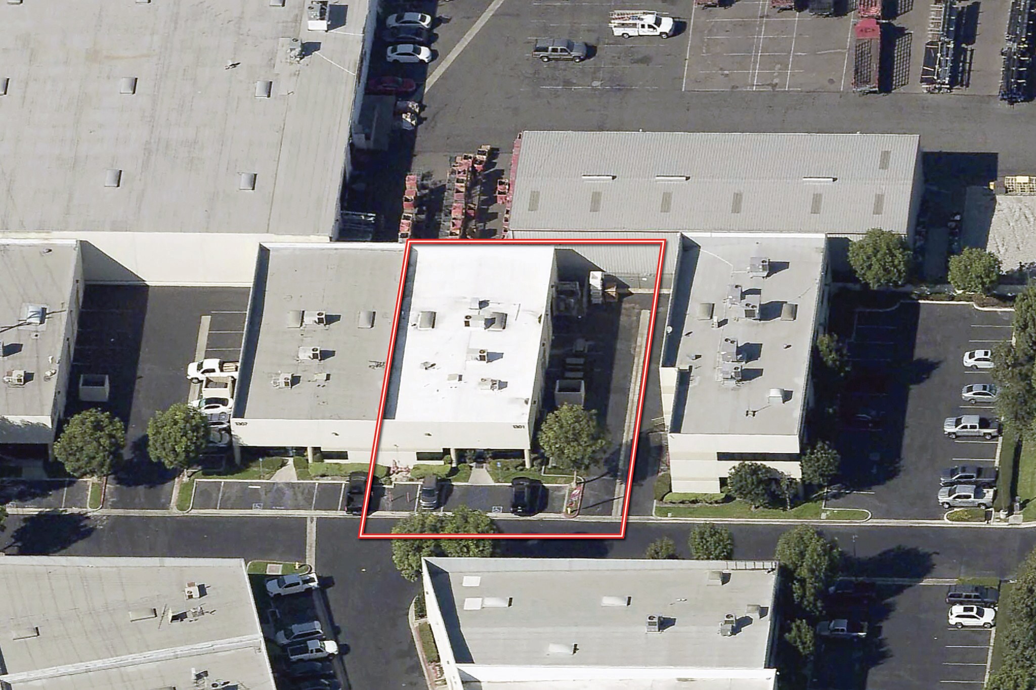 1301-1307 S Lewis St, Anaheim, CA à louer Photo principale– Image 1 sur 3