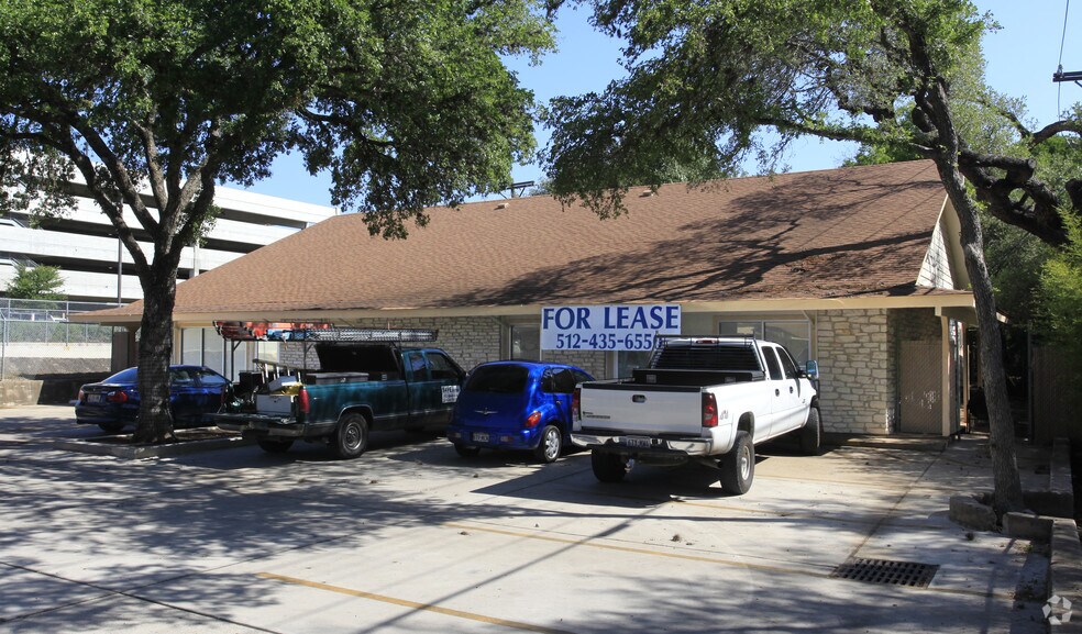 1806 W Stassney Ln, Austin, TX à louer - Photo de l’immeuble – Image 2 sur 18