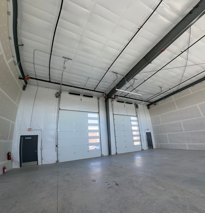 13833 E Briarwood Ave, Centennial, CO 80112 - Lot A4 -  - Photo intérieure - Image 2 of 6