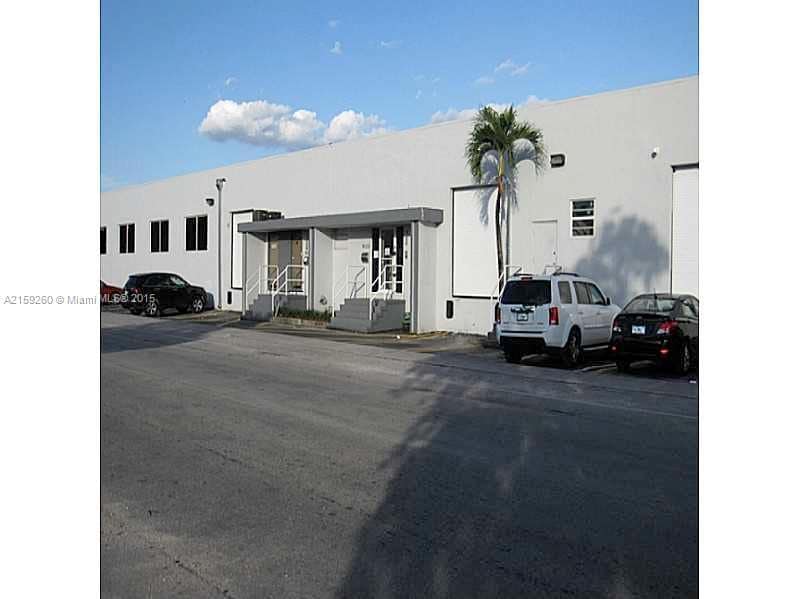 14201-14211 NE 18th Ave, Miami, FL à louer Photo de l’immeuble– Image 1 sur 11