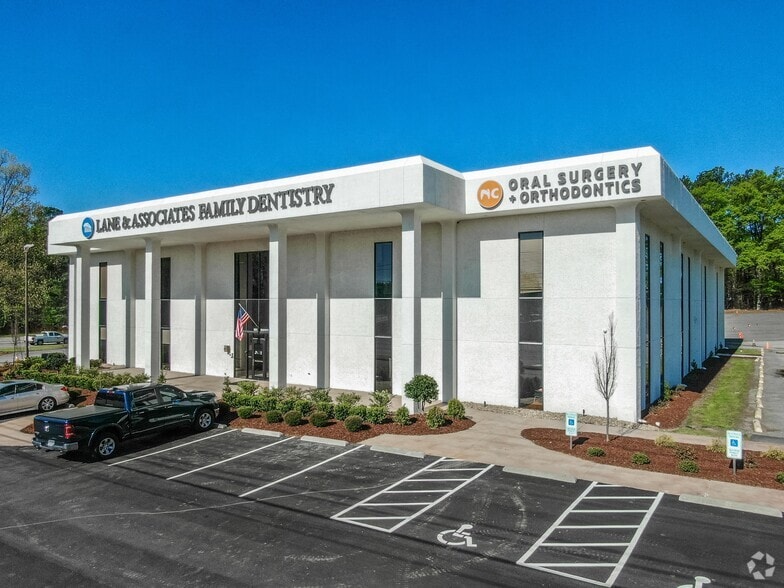 3020 S Miami Blvd, Durham, NC à louer - Photo de l’immeuble – Image 1 sur 2
