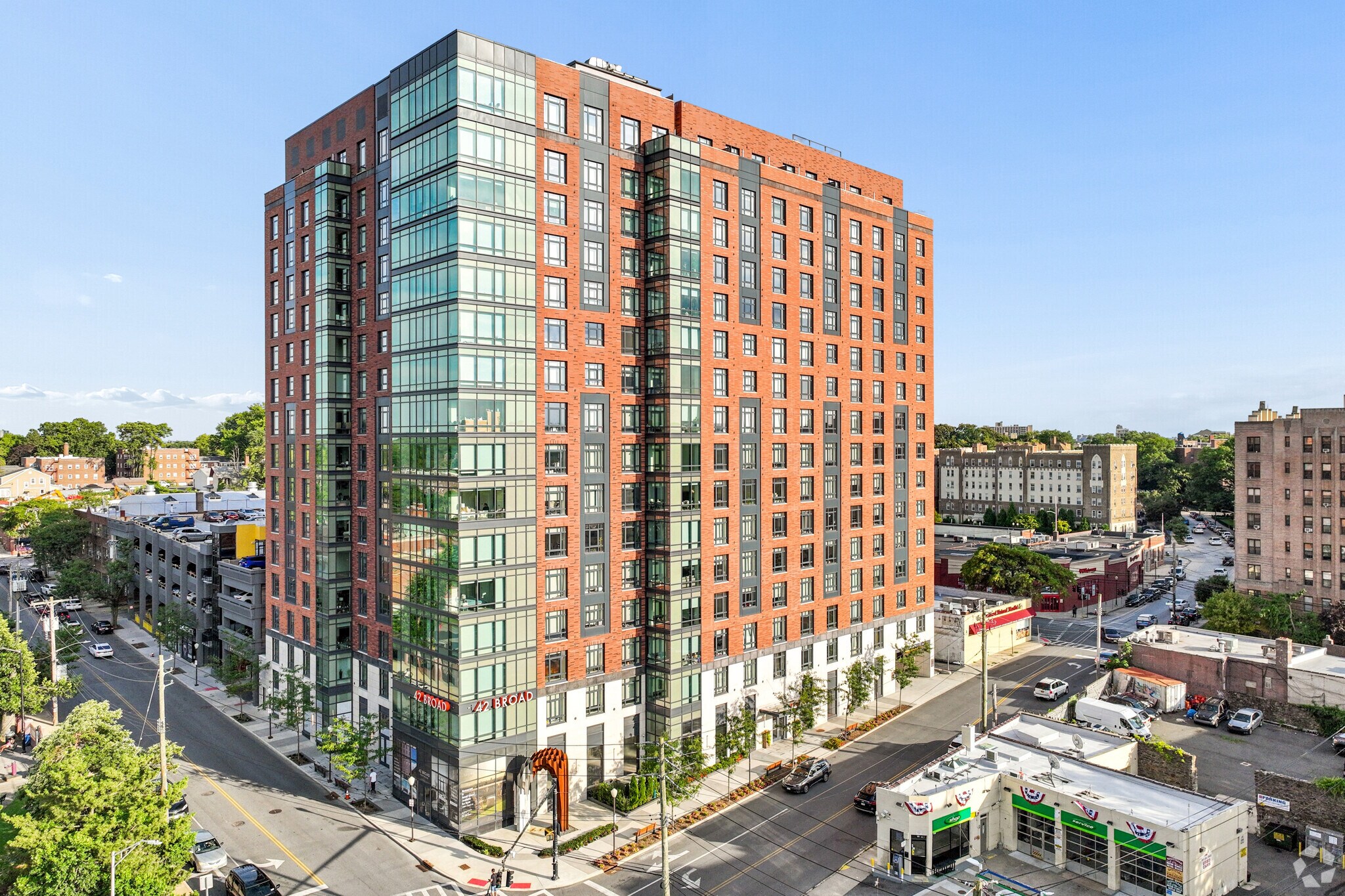42 Broad St W, Mount Vernon, NY à louer Photo principale– Image 1 sur 61