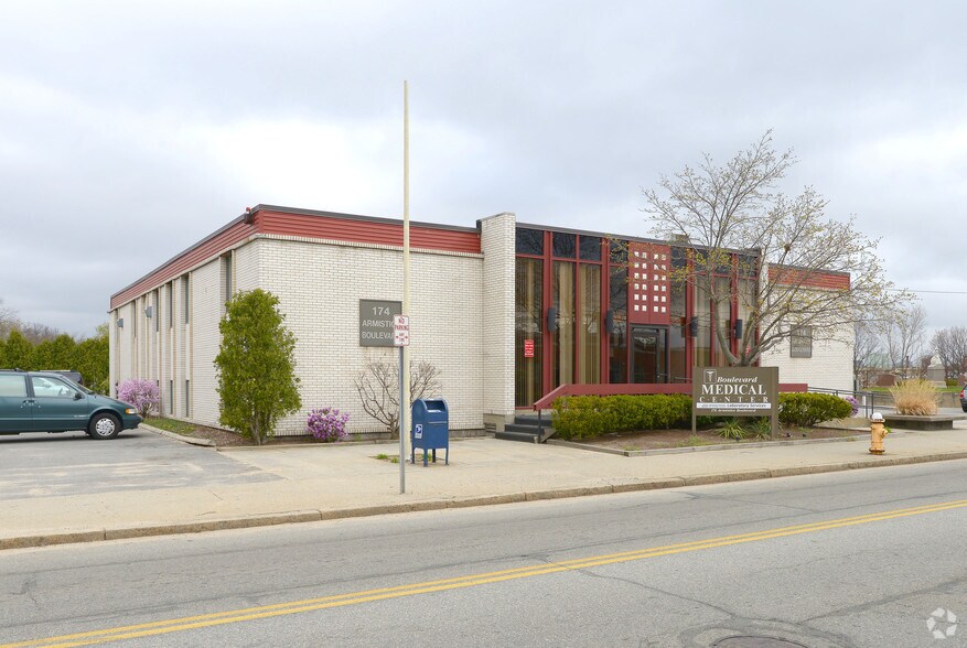 174 Armistice Blvd, Pawtucket, RI à louer - Photo principale – Image 1 sur 2