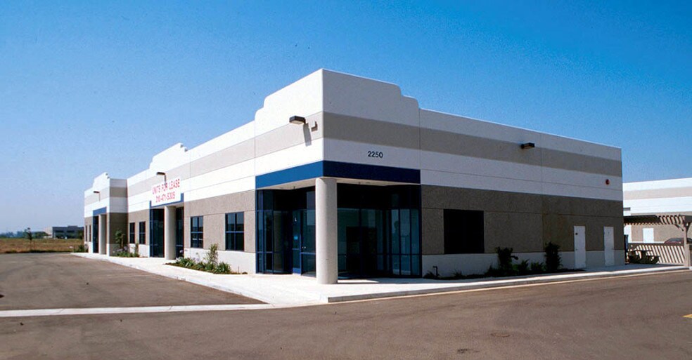 2250 Celsius Ave, Oxnard, CA à louer - Photo de l’immeuble – Image 2 sur 4