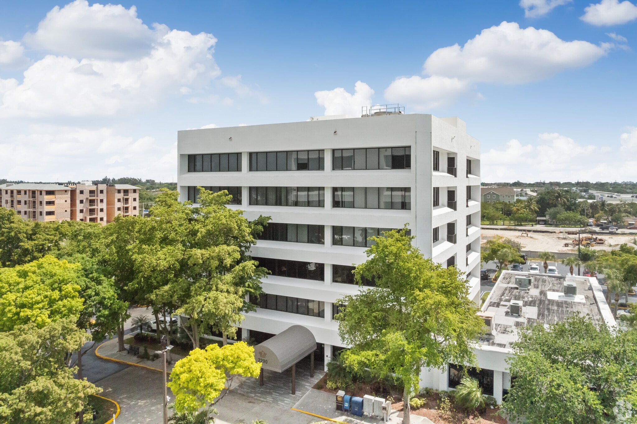 2290 10th Ave N, Lake Worth, FL à louer Photo principale– Image 1 sur 12