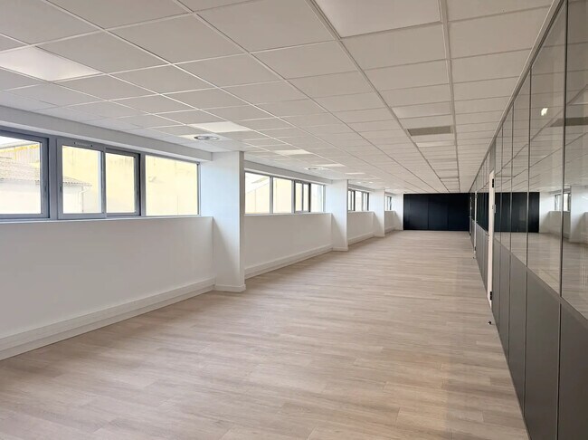 Plus de détails pour 15 Rue Eugène Hénaff, Vénissieux - Bureau à louer