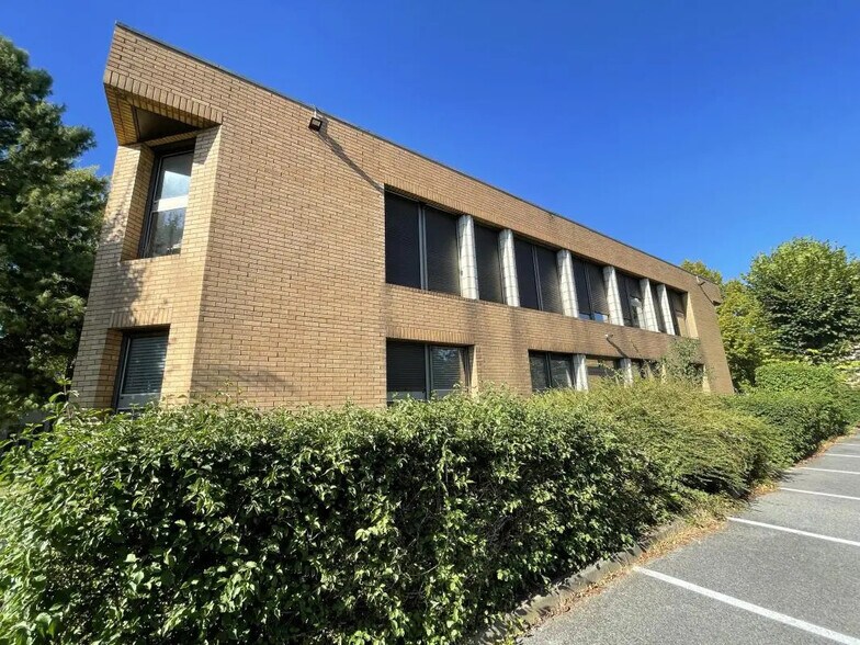 Bureau dans Torcy à louer - Photo de l’immeuble – Image 2 sur 8