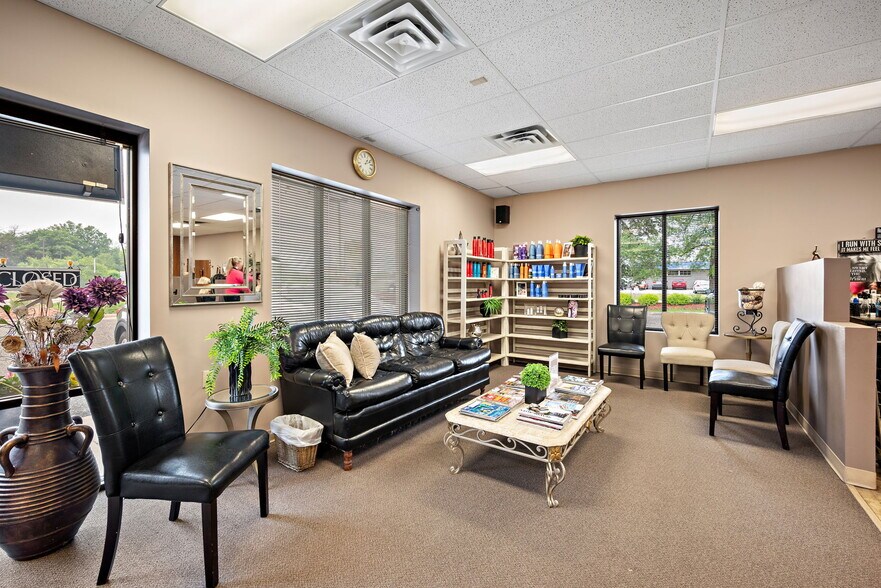 325-337 NW Northdale Blvd, Coon Rapids, MN à vendre - Photo intérieure – Image 3 sur 22