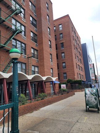 Plus de détails pour 8635 Queens Blvd, Elmhurst, NY - Bureau/Médical à louer