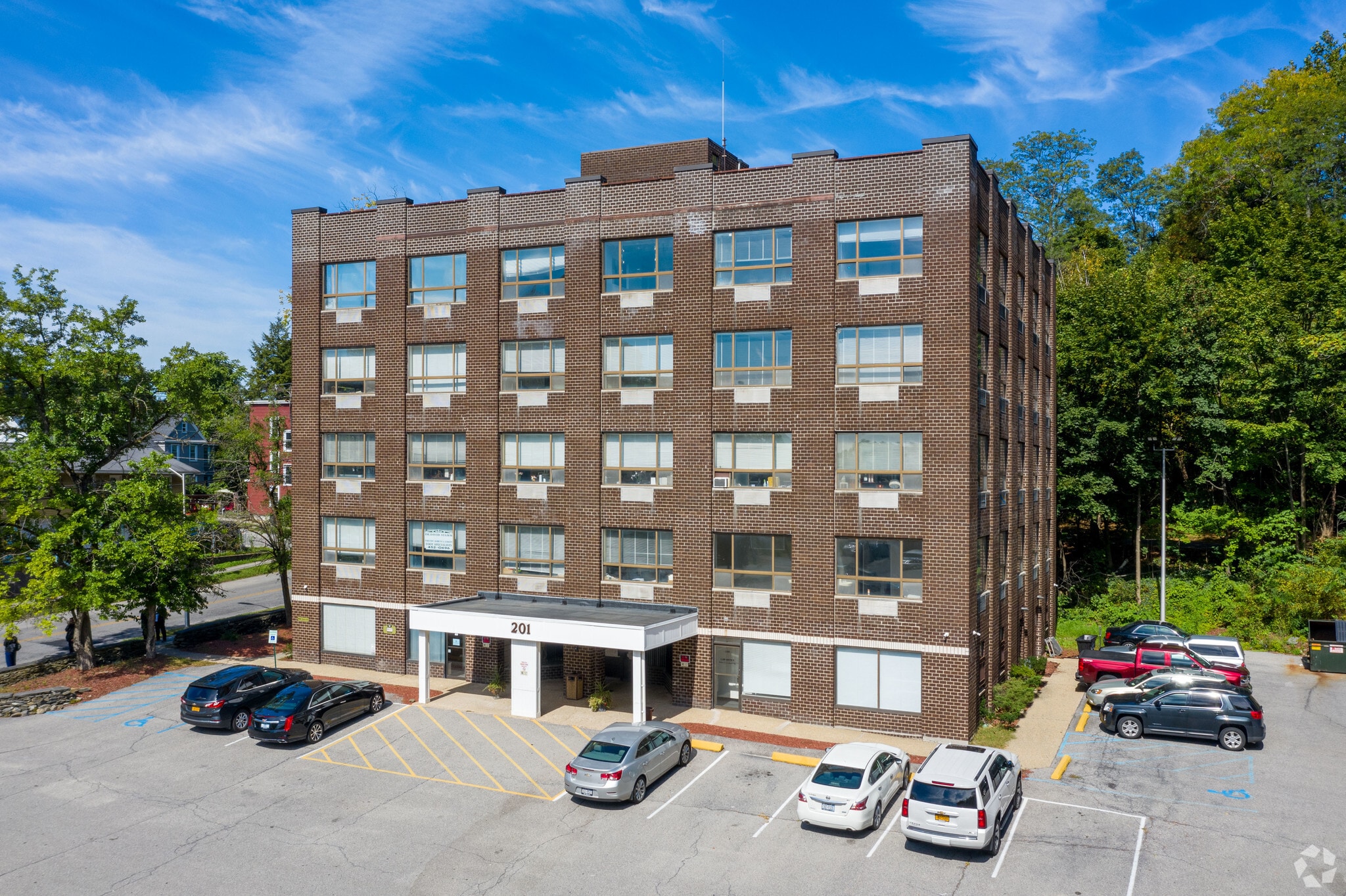 201 South Ave, Poughkeepsie, NY à louer Photo principale– Image 1 sur 9