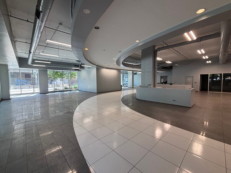 645-659 W Randolph St, Chicago, IL à louer - Photo de l’immeuble – Image 2 sur 11
