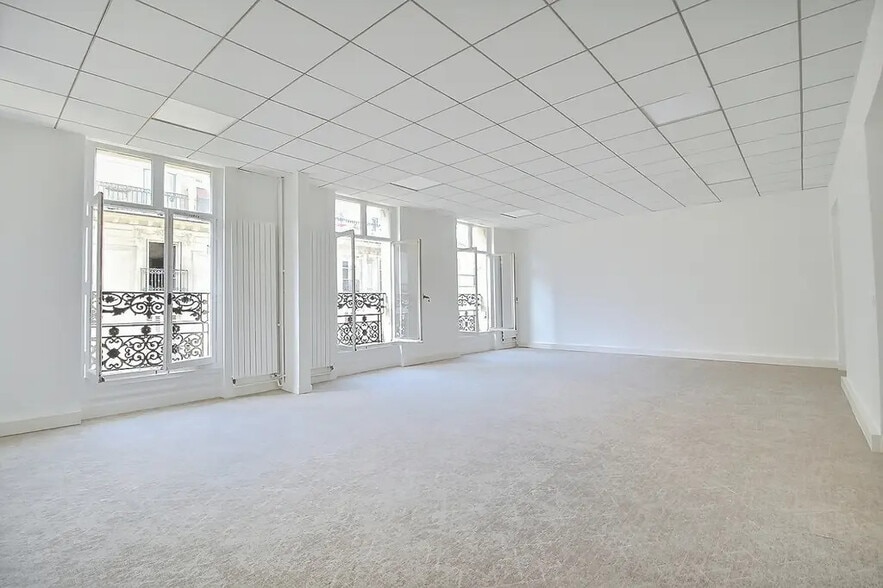 6 Rue Rougemont, Paris à louer - Photo de l’immeuble – Image 2 sur 12