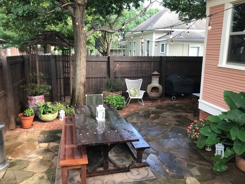 2508-2510 Boll St, Dallas, TX à louer - Photo de l’immeuble – Image 2 sur 5