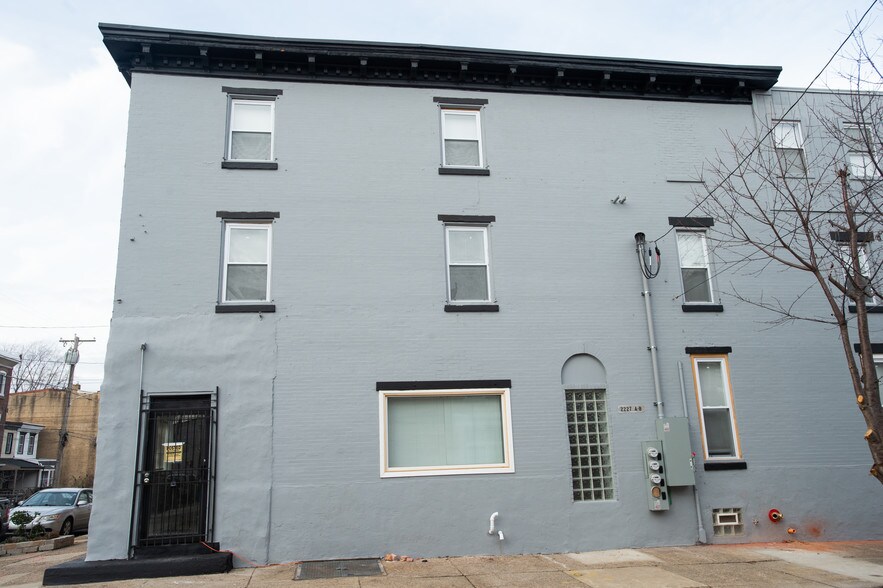 2227 E Cumberland St, Philadelphia, PA à vendre - Photo de l’immeuble – Image 2 sur 40
