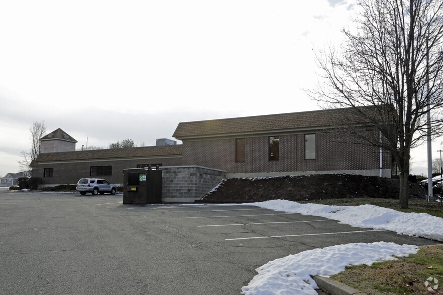 750 Bridgeport Ave, Shelton, CT à louer - Photo de l’immeuble – Image 3 sur 3