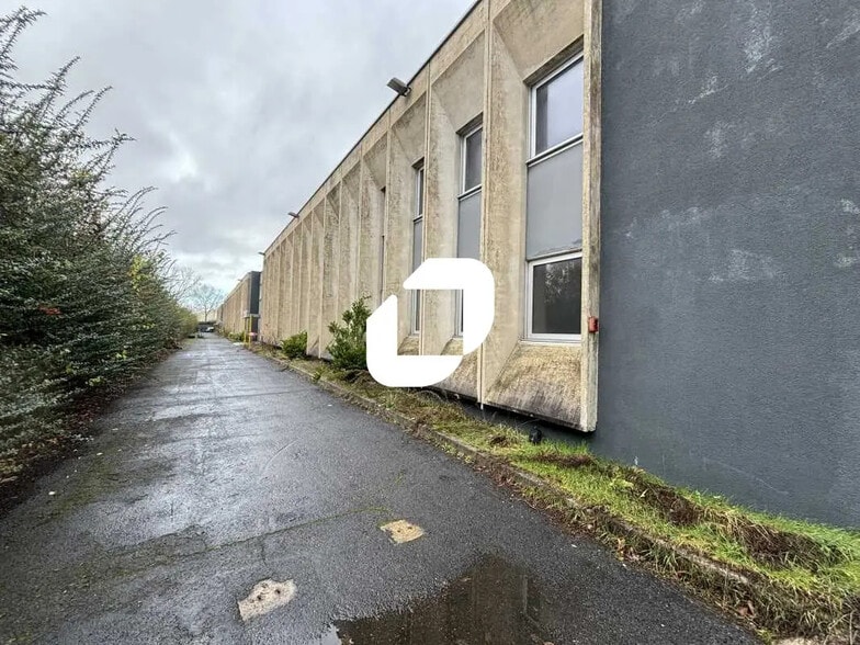 Bureau dans Évry-Courcouronnes à louer - Photo de l’immeuble – Image 3 sur 11