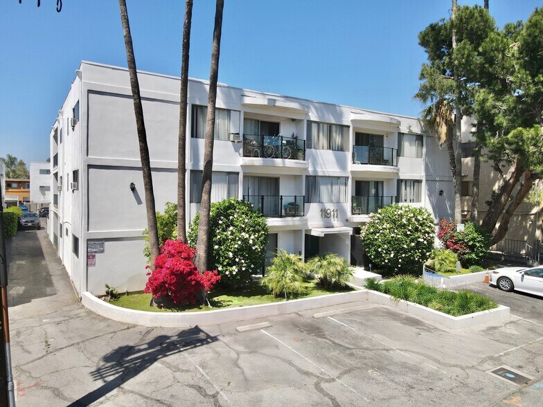 11911 Weddington St, Valley Village, CA à vendre - Photo de l’immeuble – Image 2 sur 10