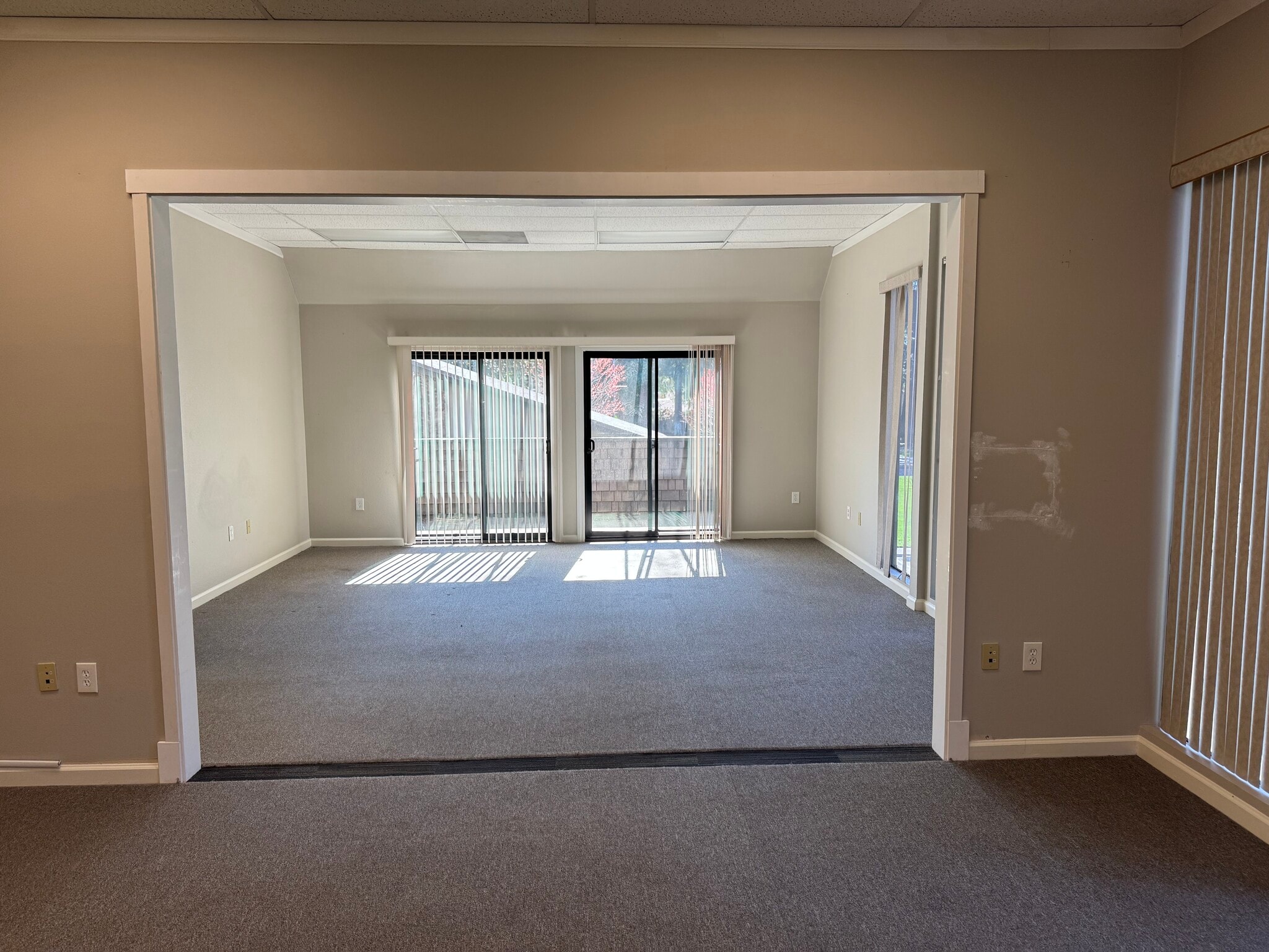 3415 American River Dr, Sacramento, CA à louer Photo intérieure– Image 1 sur 3
