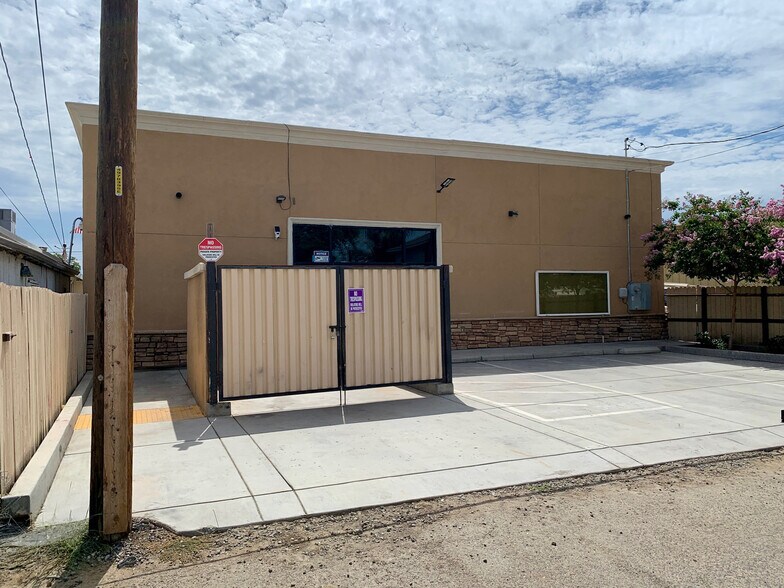 707 Bridge St, Visalia, CA à vendre - Photo de l’immeuble – Image 2 sur 3
