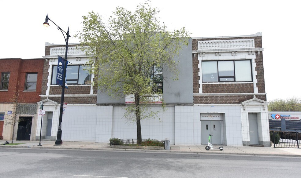 3327 W Fullerton Ave, Chicago, IL à vendre - Photo de l’immeuble – Image 1 sur 9